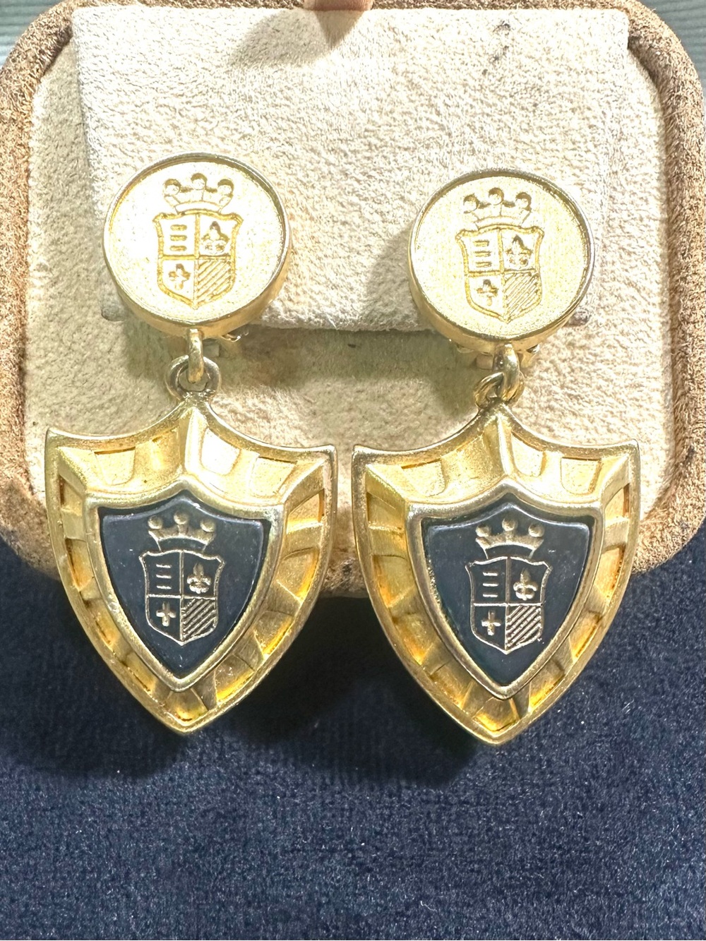 Vtg: 3-Dimensional Enameled Shield Oversized Statement Clip On Earrings